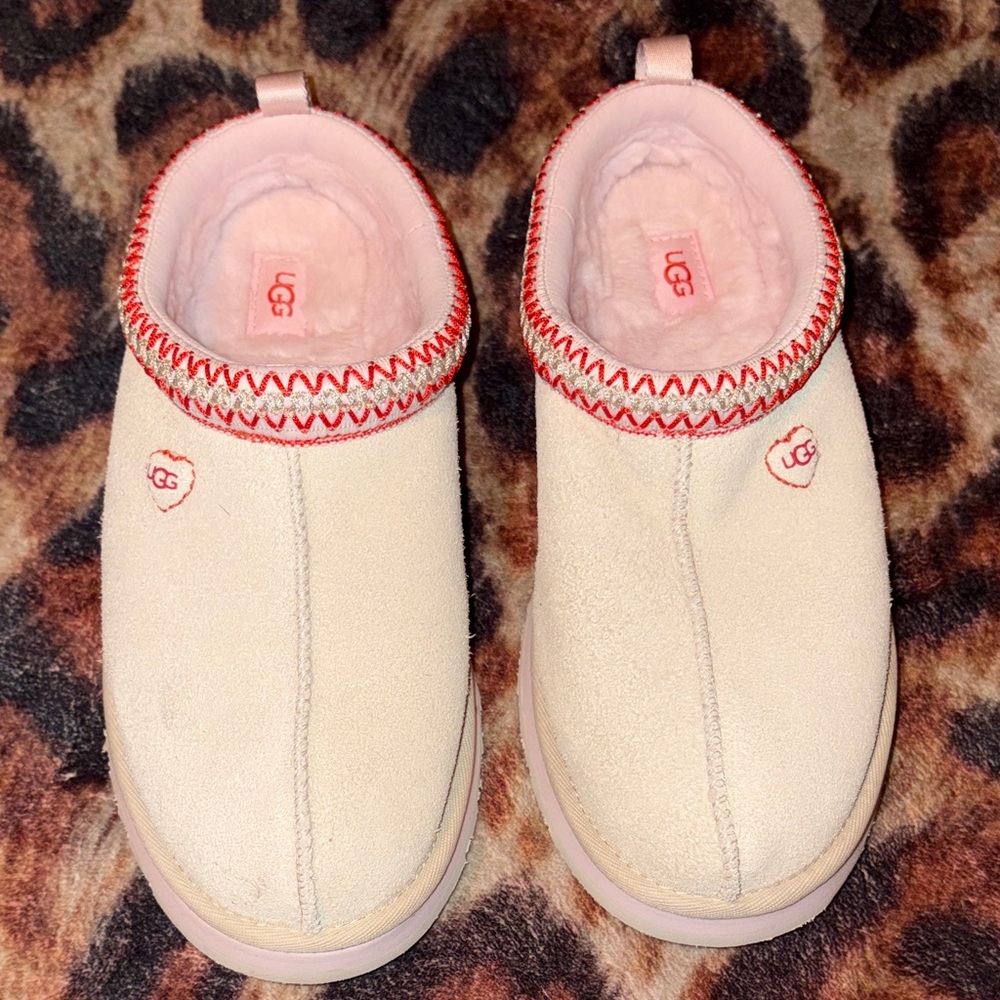 UGG valentine tazz slipper